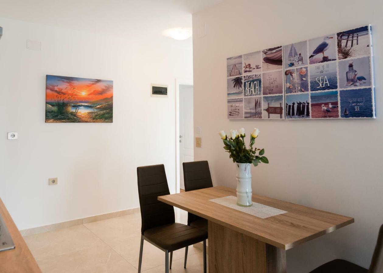Apartments Alma Crveni Vrh Exterior photo