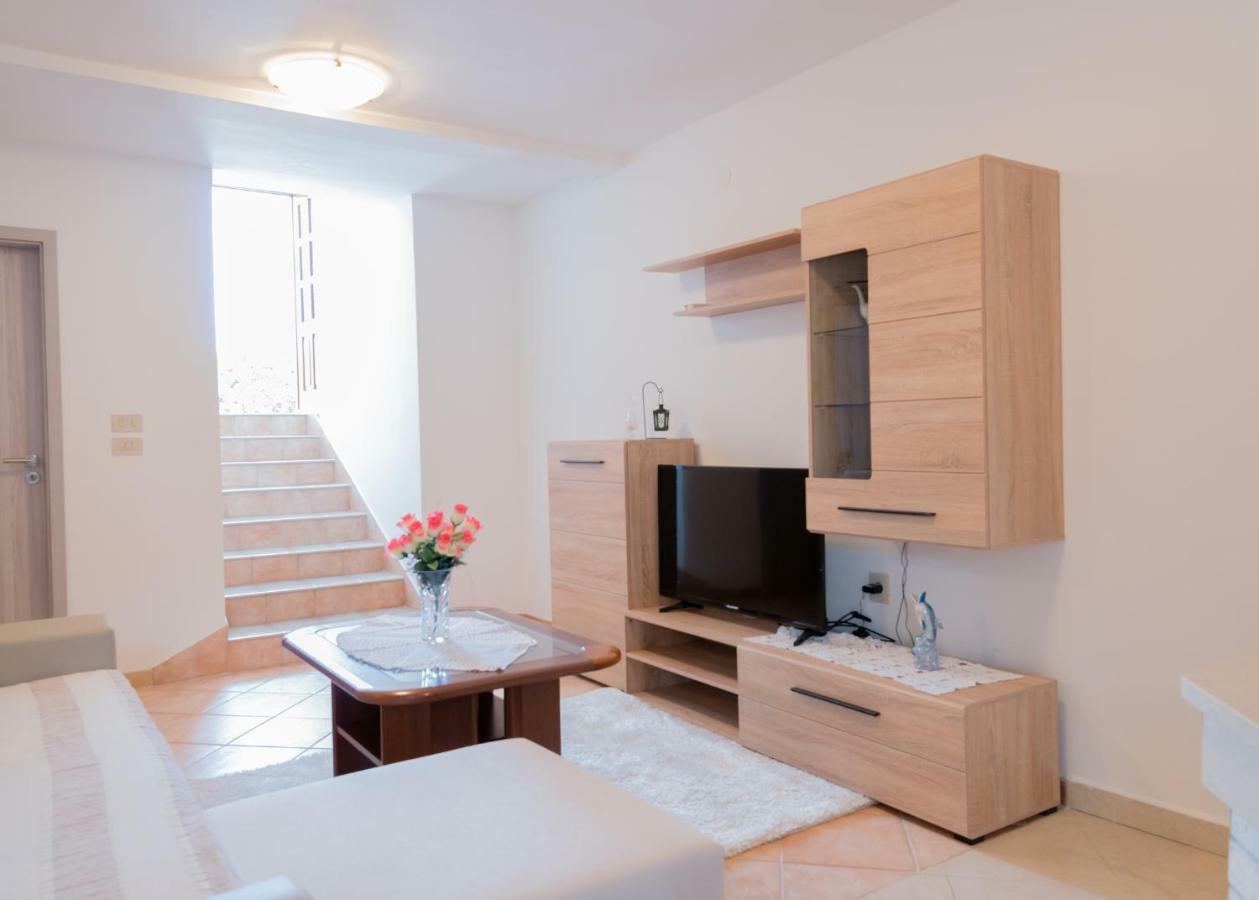 Apartments Alma Crveni Vrh Exterior photo
