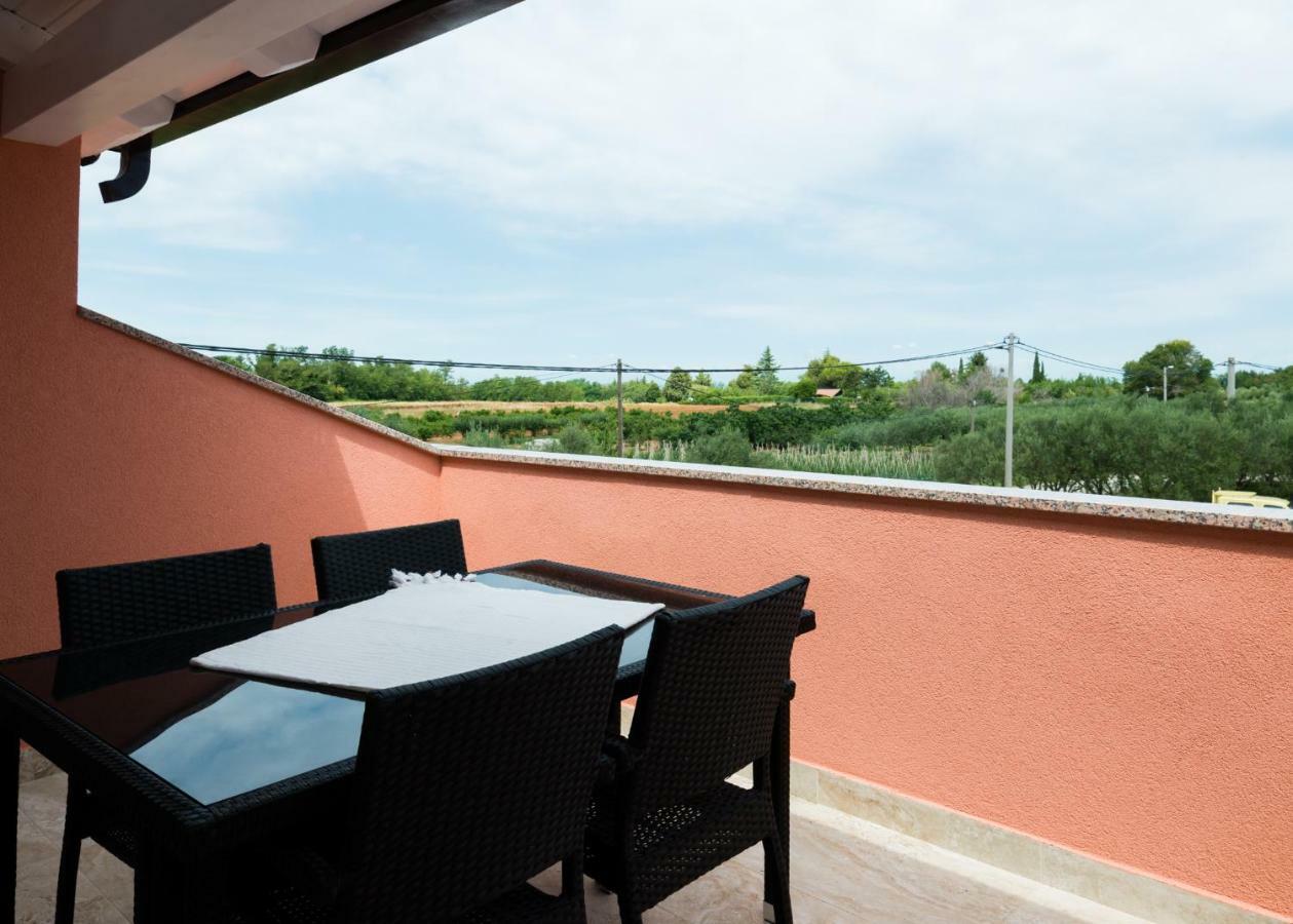 Apartments Alma Crveni Vrh Exterior photo