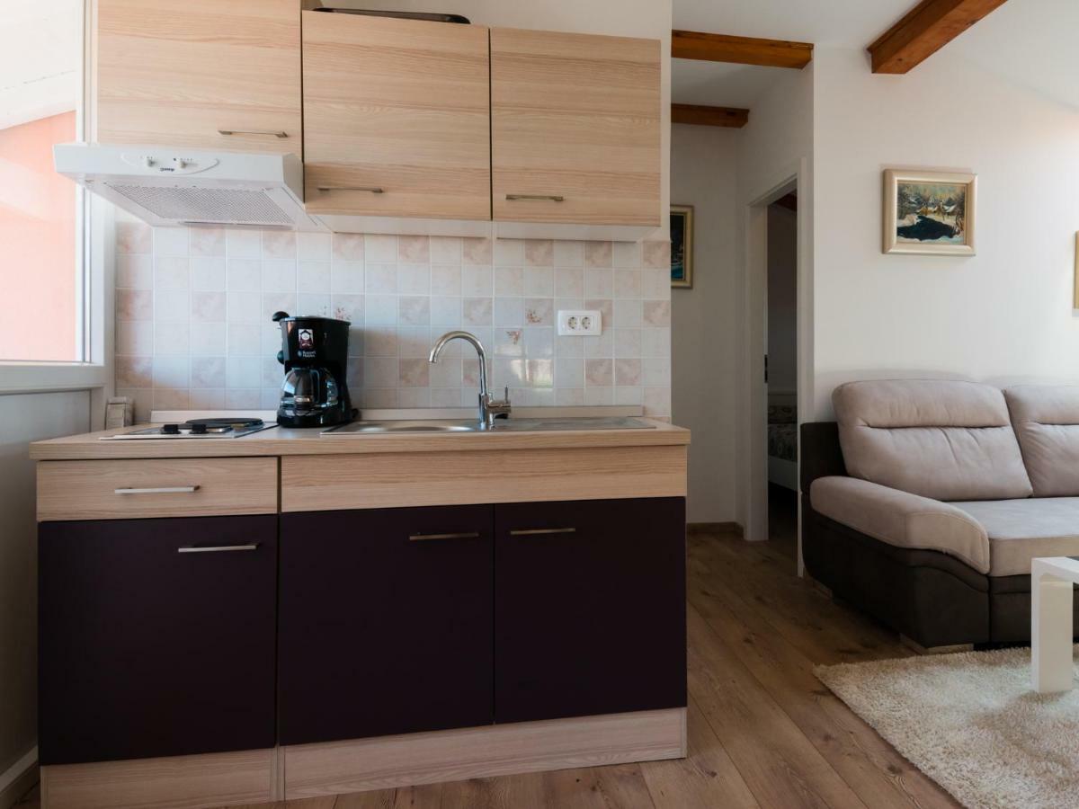 Apartments Alma Crveni Vrh Exterior photo